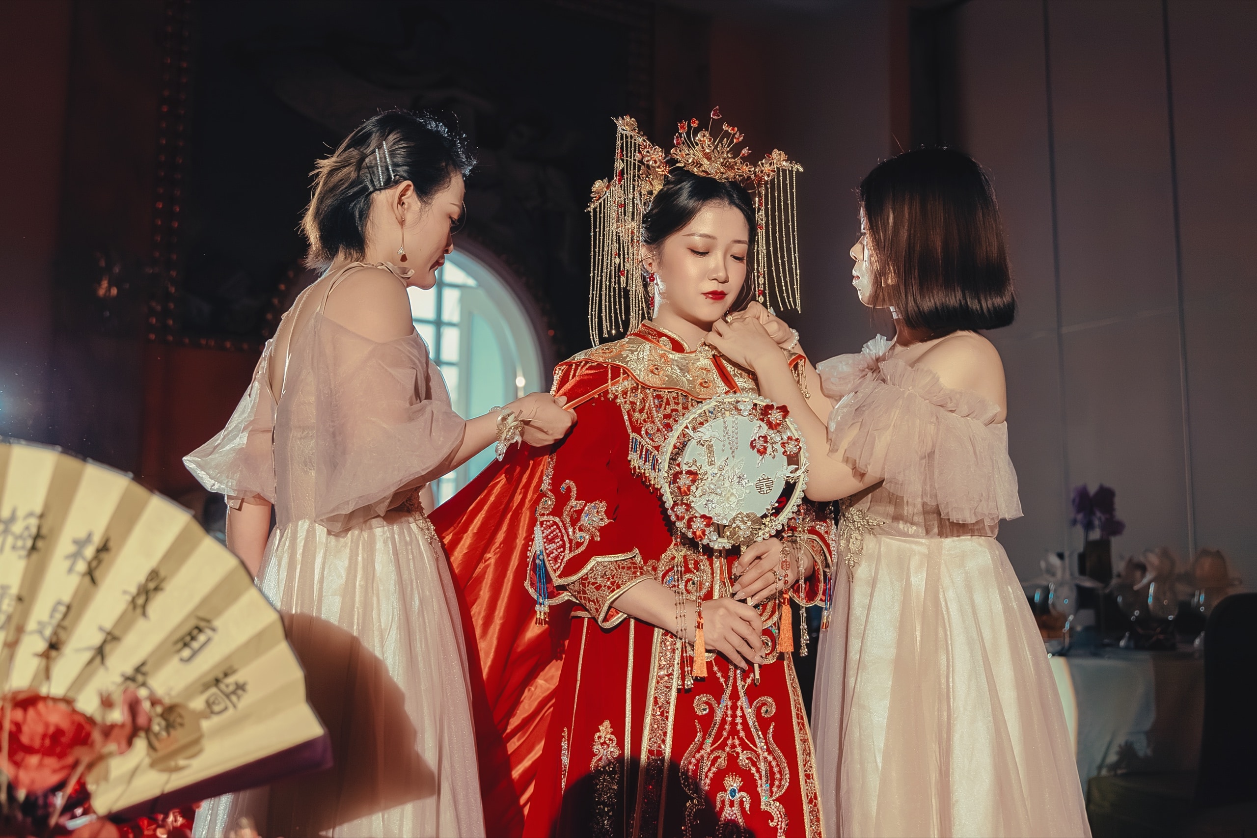 The bride getting ready before the Chinese ceremony