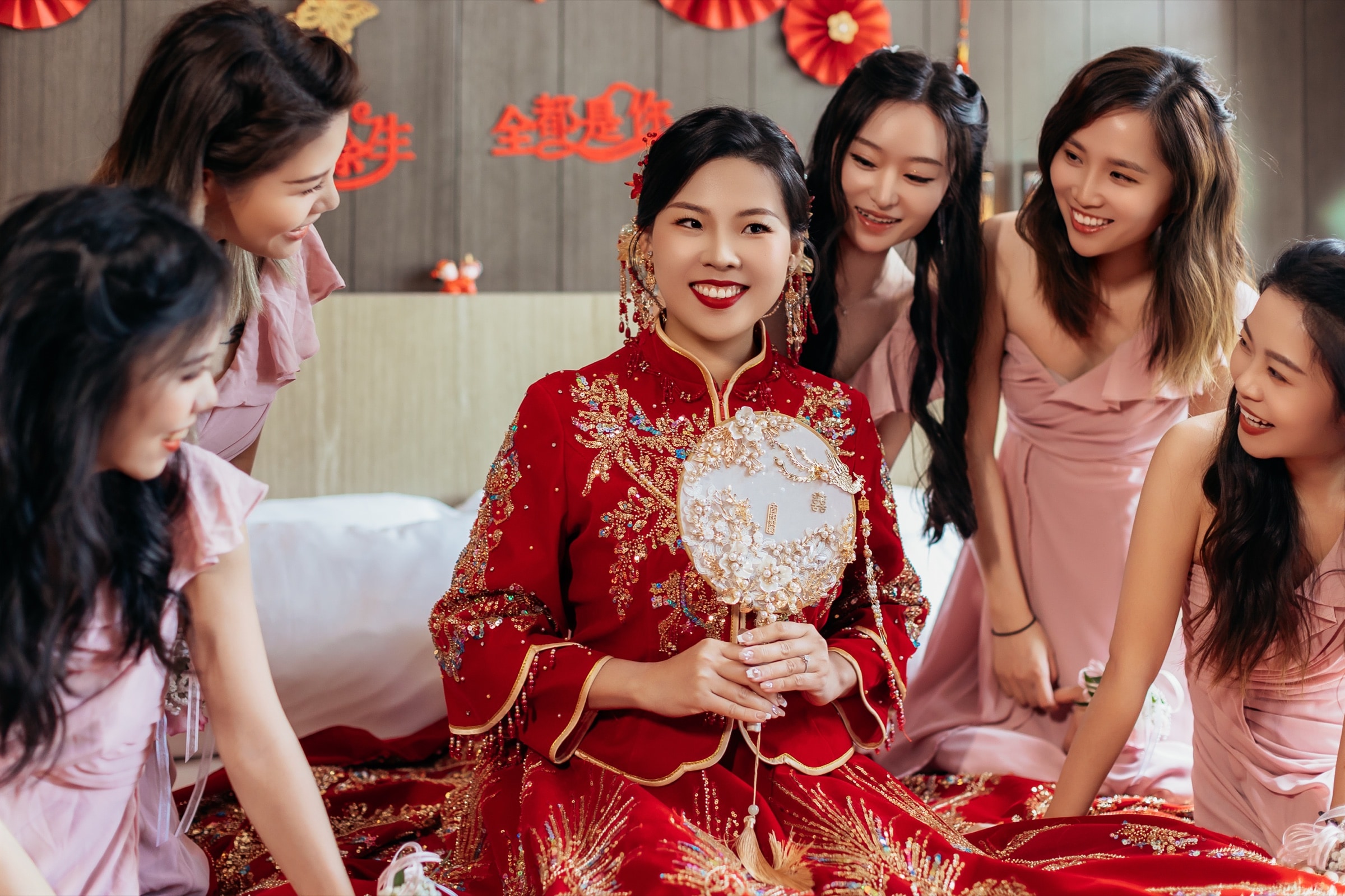 A gold-and-red 'double happiness' detail