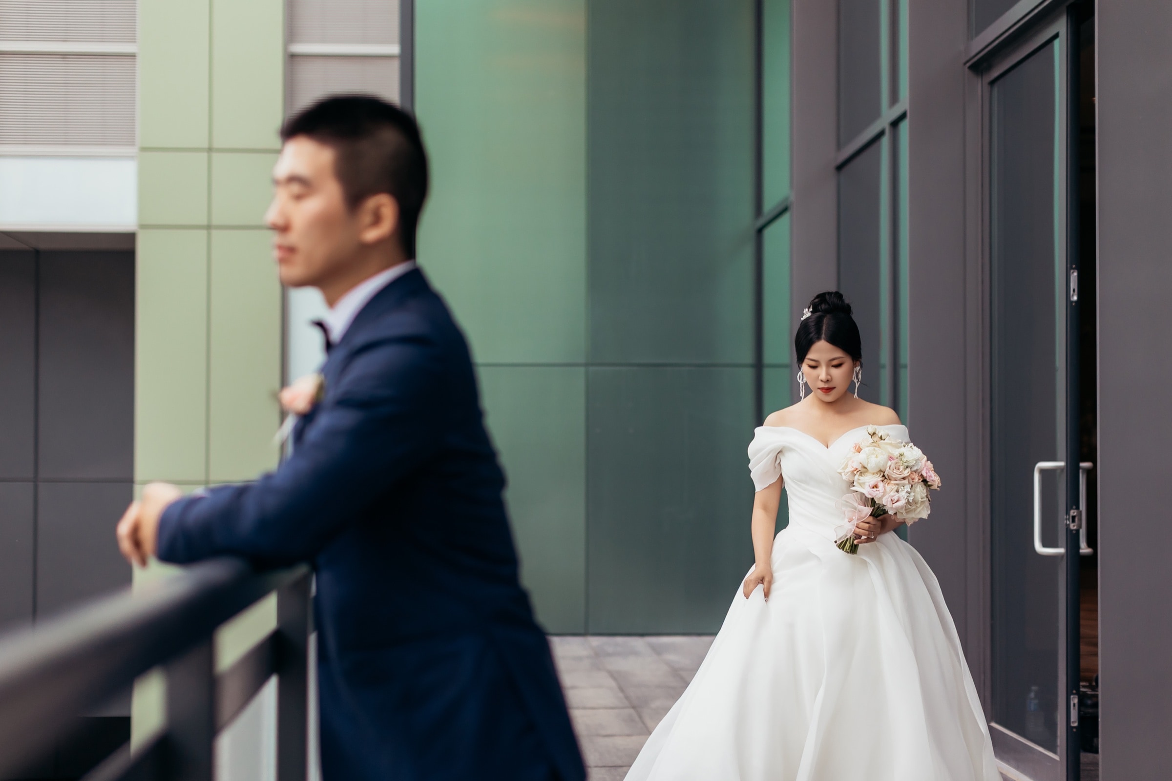 The groom against modern lines