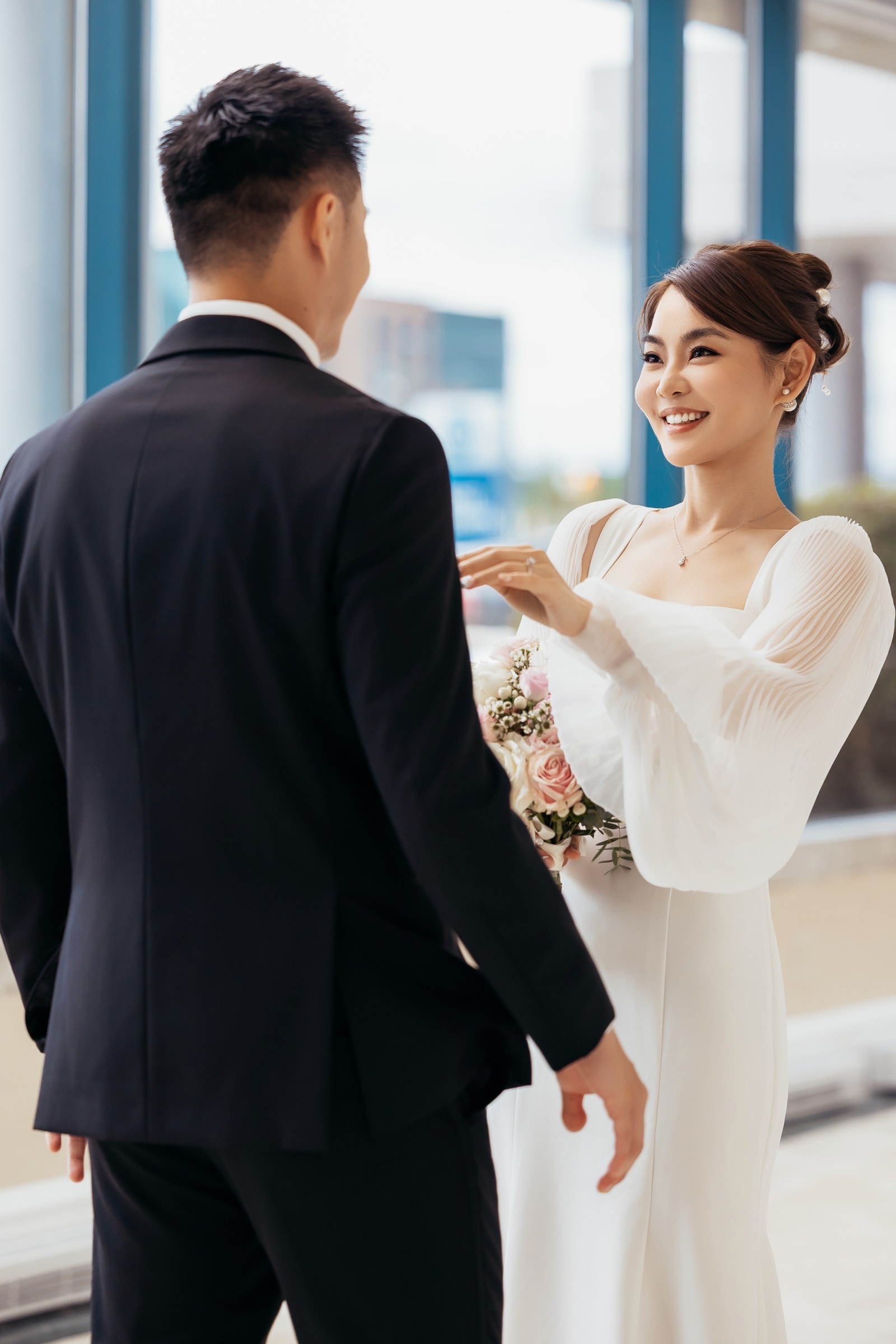A tender moment at the first look